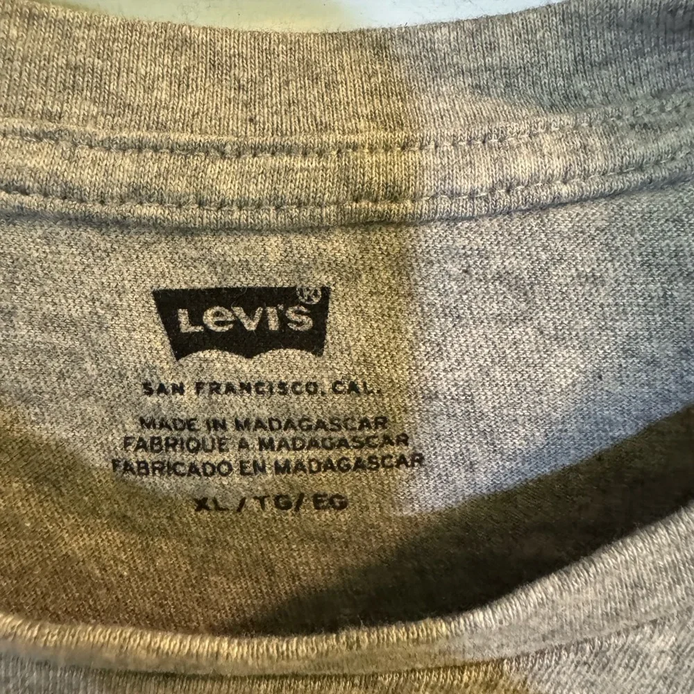 Levi's Men’s Gray Graphic Short-Sleeve Tee Shirt XL - Picture 3 of 4